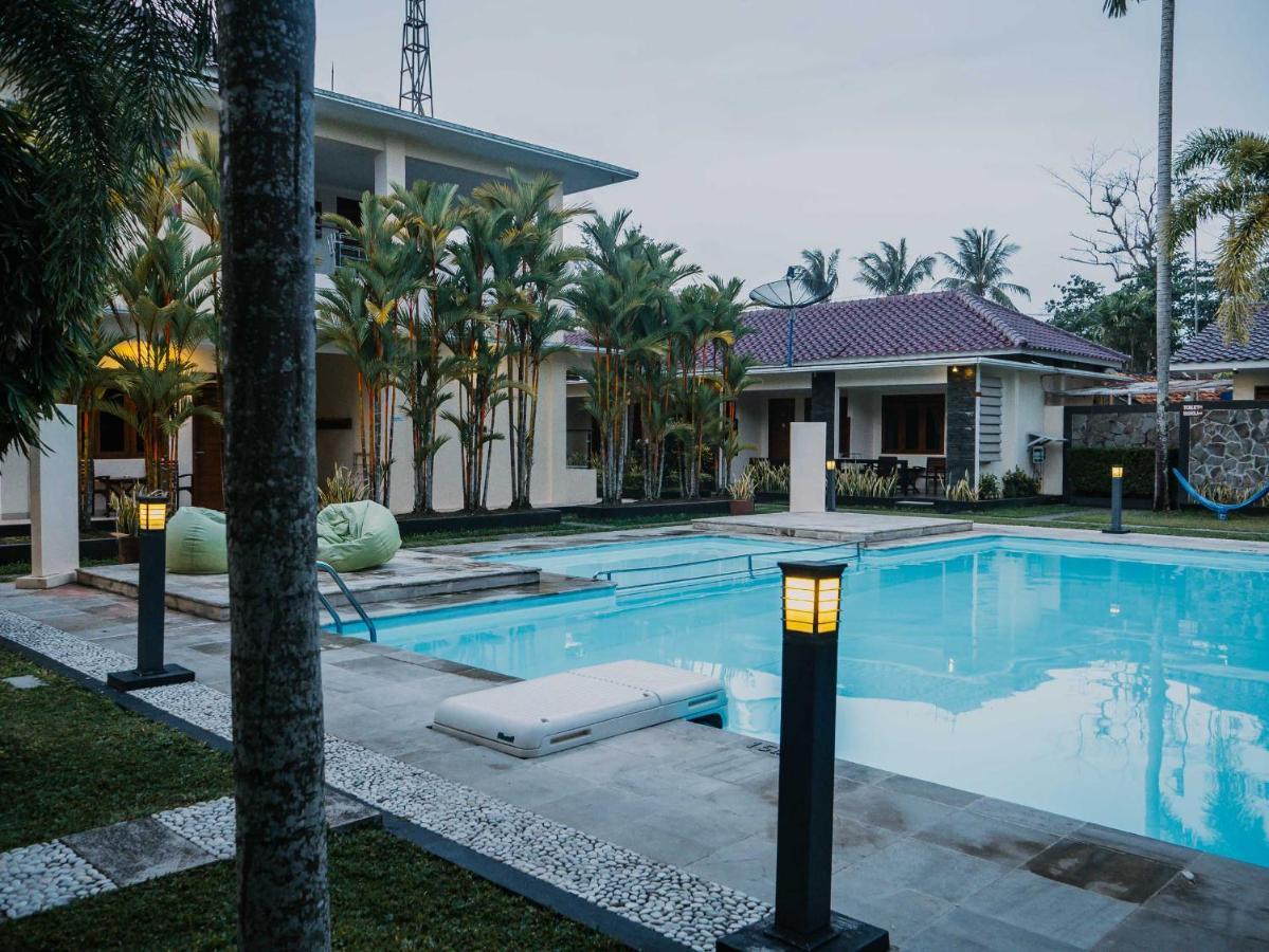Sunrise Resort Batukaras Екстер'єр фото