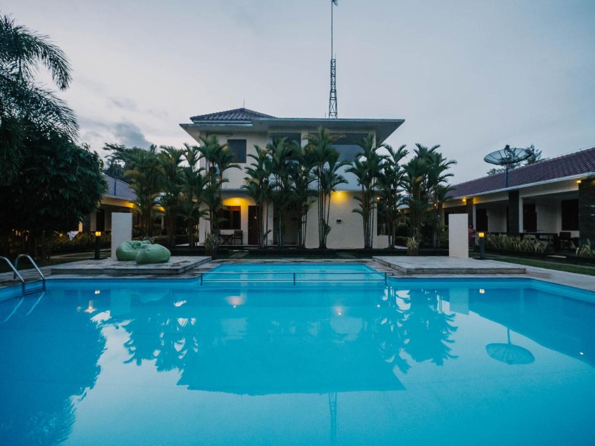 Sunrise Resort Batukaras Екстер'єр фото