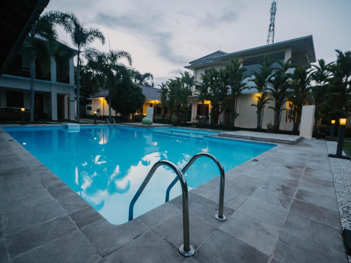 Sunrise Resort Batukaras Екстер'єр фото