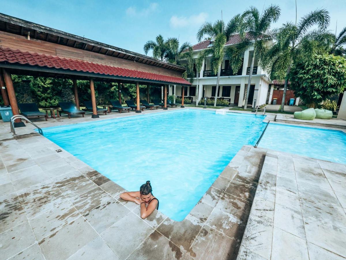 Sunrise Resort Batukaras Екстер'єр фото