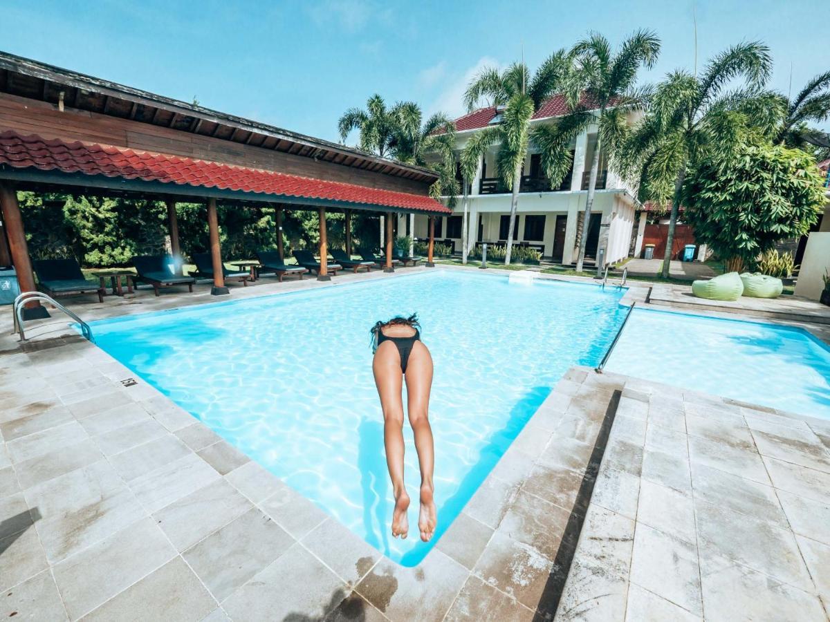 Sunrise Resort Batukaras Екстер'єр фото