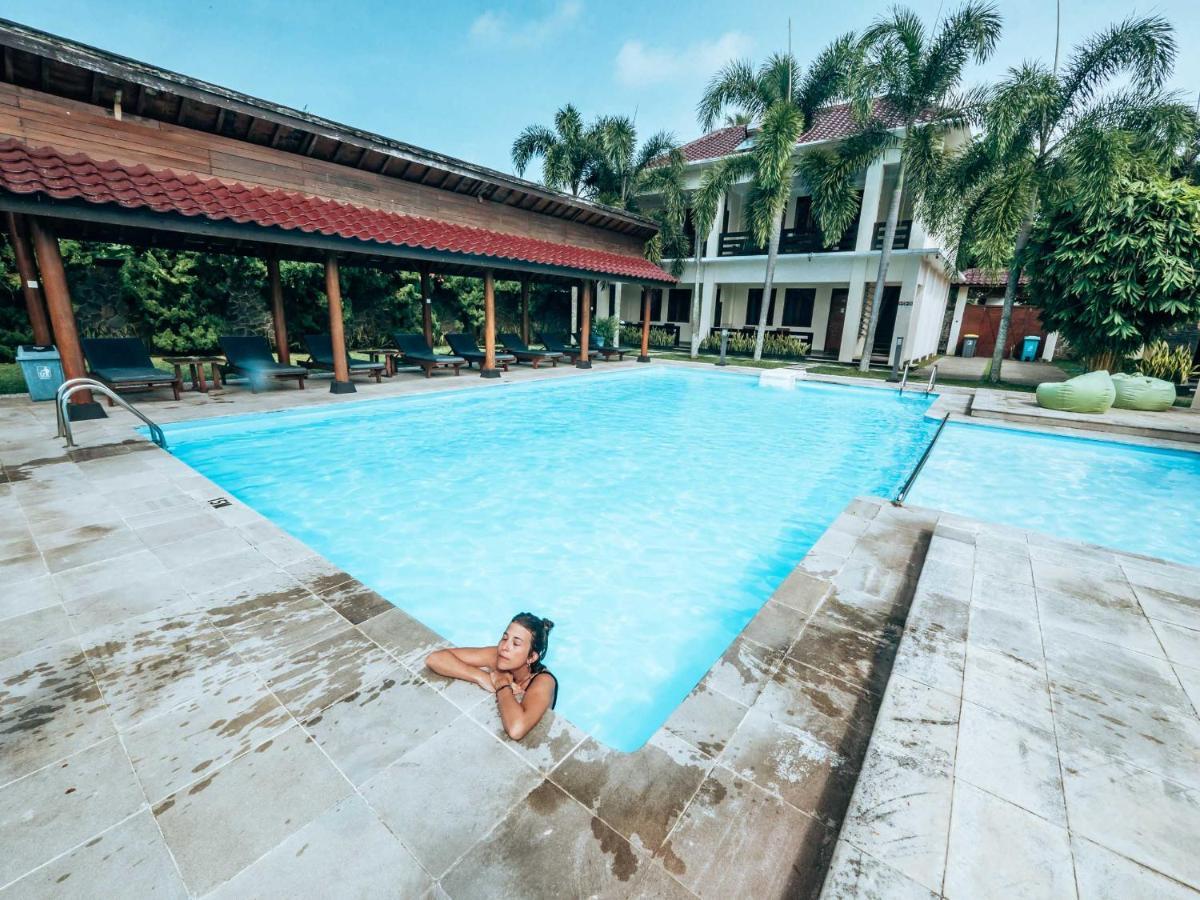 Sunrise Resort Batukaras Екстер'єр фото