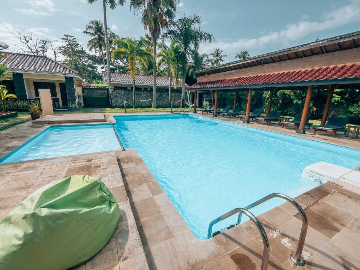 Sunrise Resort Batukaras Екстер'єр фото